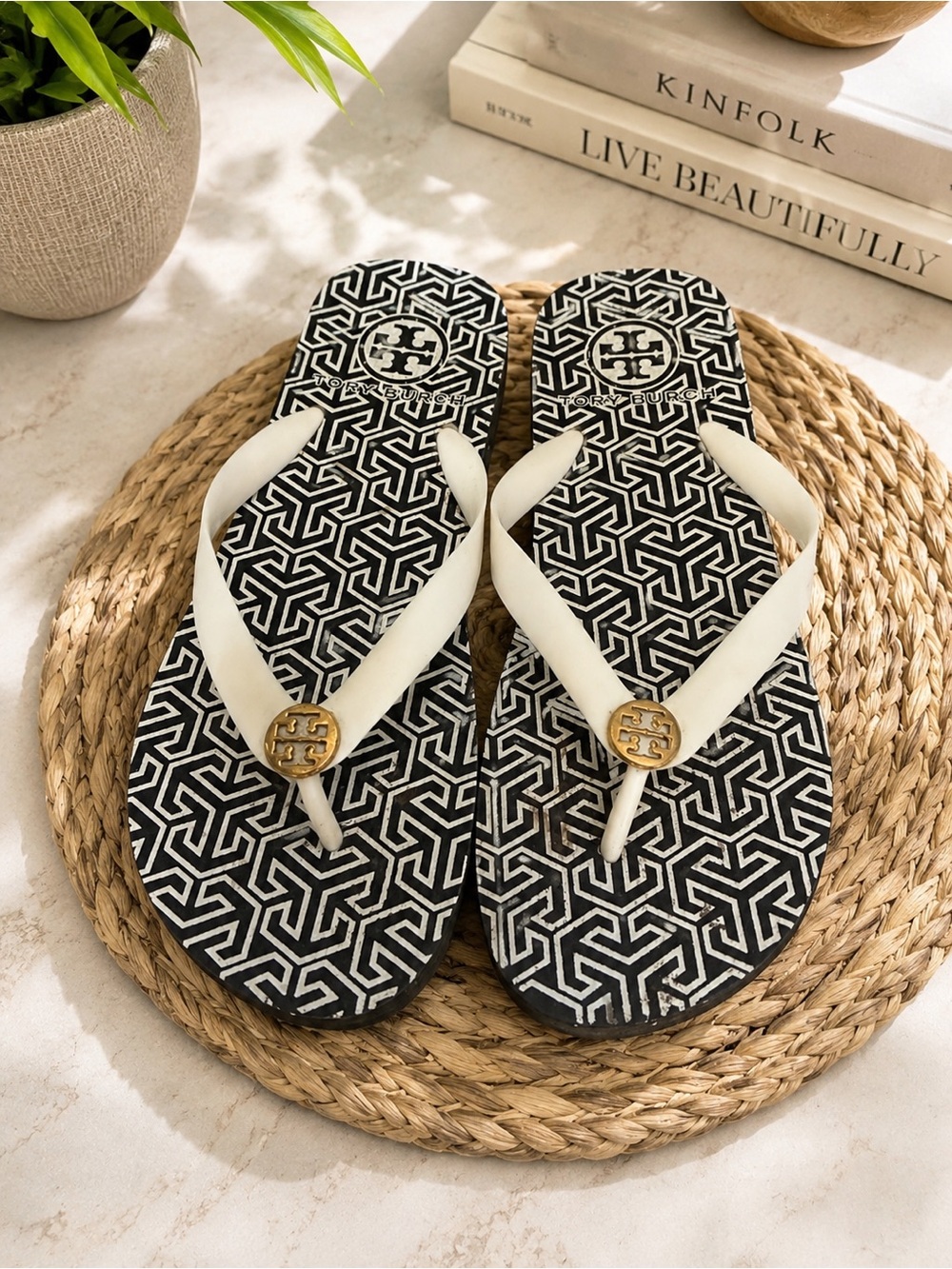 Tory Burch Black & White Geometric Logo Flip Flop Sandals pre-owned condition